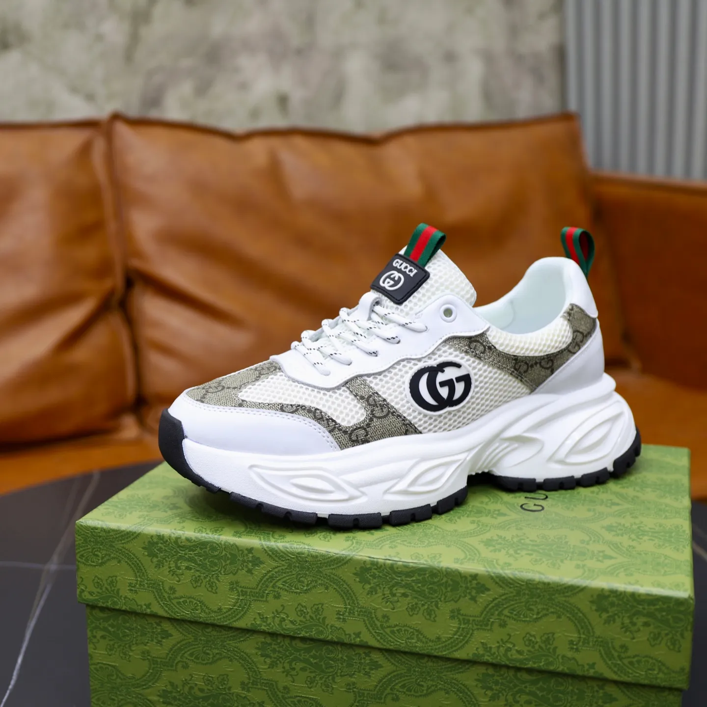 Ex-factory price: 462💰🙅‍♂️🙅‍♂️🙅‍♂️ Brand: Gucci GUCCi Standard code: 38-44 (45 customized) Grade: Same as the official website Material: Original material splicing Comfortable and breathable lining Lightweight and wear-resistant sports outsole Style category: Men's fashionable casual shoes Running sneakers Distinguished luxury brand elements Top luxury Color: actual picture color